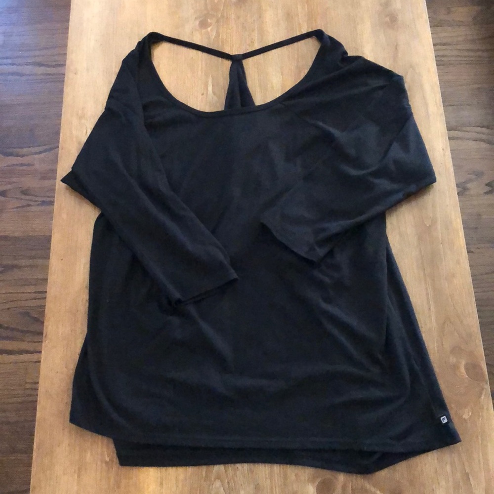 Fabletics 3/4 Length Sleeve Athletic Top